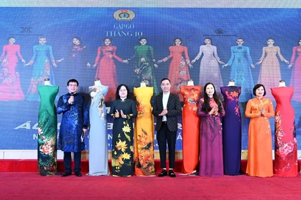 Ra mắt mẫu áo dài biểu trưng nhà giáo Việt  Nam - Anh 2