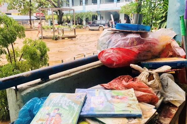Sau trận lụt lớn, các trường học tại Đà Nẵng hư hại nặng nề - Anh 1