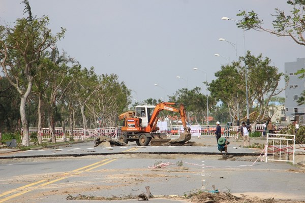Đà Nẵng: Khẩn trương khắc phục sự cố sạt lở trên bán đảo Sơn Trà và  các bãi biển - Anh 1