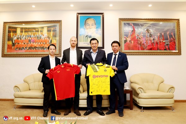 Tuyển Việt Nam đá giao hữu với đội bóng hàng đầu của Đức vào cuối tháng 11 - Anh 1