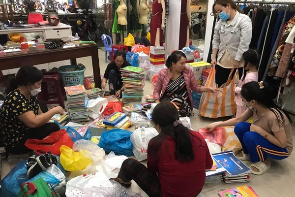 Đà Nẵng: Nhiều hoạt động tiếp sức cho học sinh đến trường sau trận lụt lớn - Anh 2