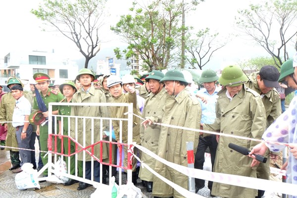 Chủ tịch nước kiểm tra công tác khắc phục sau mưa lũ tại Đà Nẵng - Anh 2