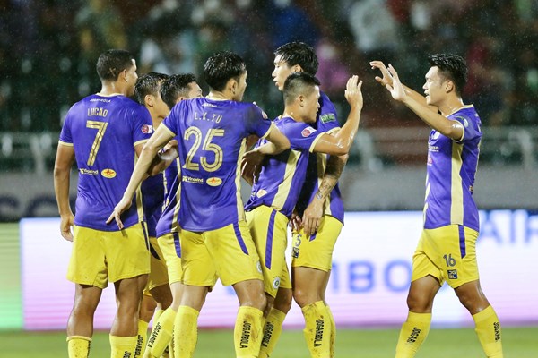 CLB Hà Nội xây chắc ngôi đầu sau trận thắng đậm trước đội cuối bảng - Anh 3