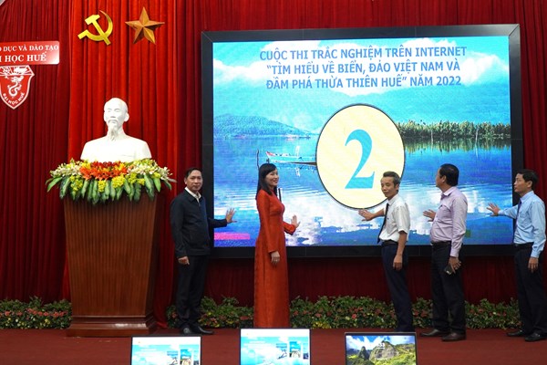 Tìm hiểu về biển, đảo Việt Nam và đầm phá Thừa Thiên Huế - Anh 1