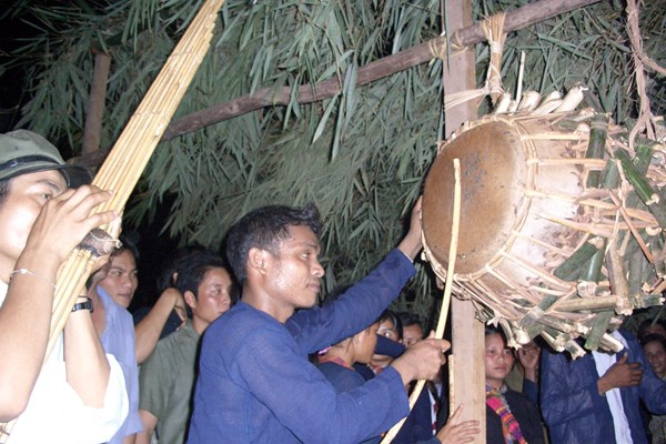 Bảo tồn và phát huy lễ hội truyền thống Đập trống của người Ma Coong - Anh 2