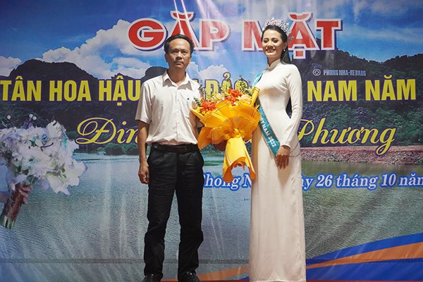 Người làng Phong Nha chào đón Hoa hậu Biển đảo Đinh Như Phương về quê - Anh 3