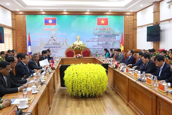 Tỉnh Kon Tum và Attapeu ký kết Bản ghi nhớ hợp tác toàn diện giai đoạn 2022 - 2027 - Anh 1