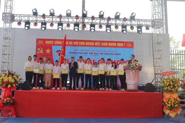 Trường Đại học TDTT Đà Nẵng đón gần 300 tân sinh viên trong  năm học mới - Anh 5