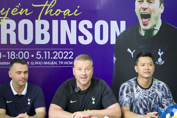 Huyền thoại Paul Robinson ấn tượng về tình yêu bóng đá của người hâm mộ Việt Nam - Anh 1