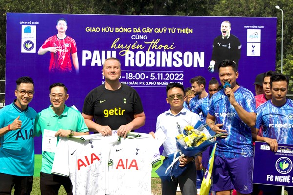 Huyền thoại Paul Robinson ấn tượng về tình yêu bóng đá của người hâm mộ Việt Nam - Anh 4