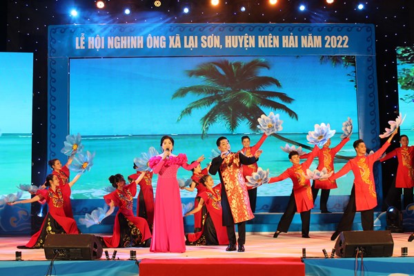 Rực rỡ sắc màu văn hóa biển đảo tại lễ hội Nghinh Ông - Anh 3