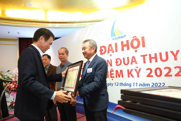 GS.TS Lâm Quang Thành được bầu là Chủ tịch Liên đoàn Đua thuyền Việt Nam khoá III - Anh 4
