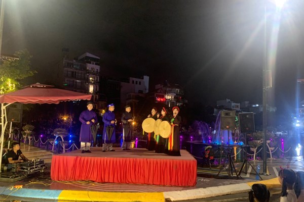 Đổi mới, tạo dấu ấn trên phố đi bộ Trịnh Công Sơn - Anh 1