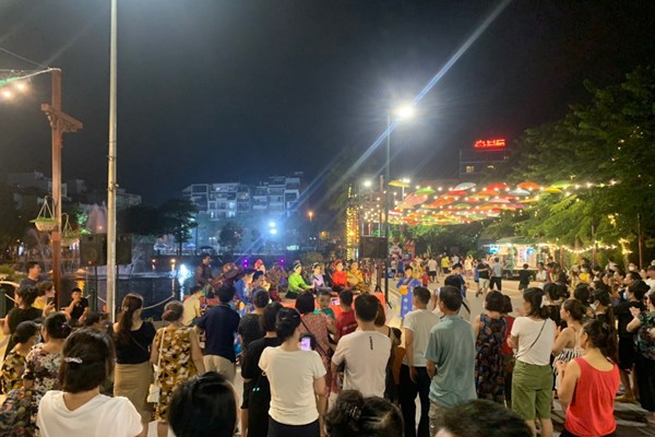 Đổi mới, tạo dấu ấn trên phố đi bộ Trịnh Công Sơn - Anh 2