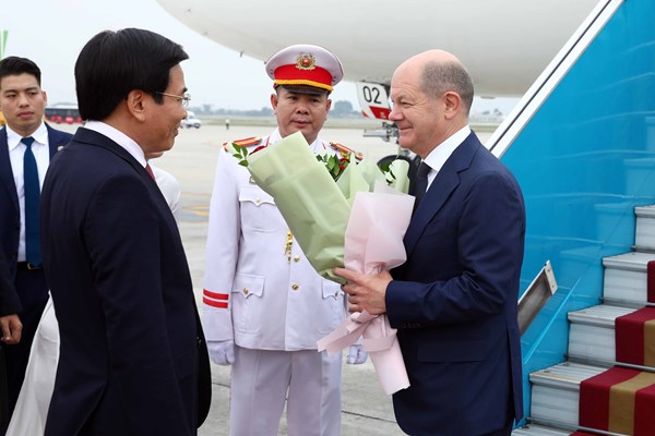 Thủ tướng Đức Olaf Scholz bắt đầu thăm Việt Nam - Anh 1