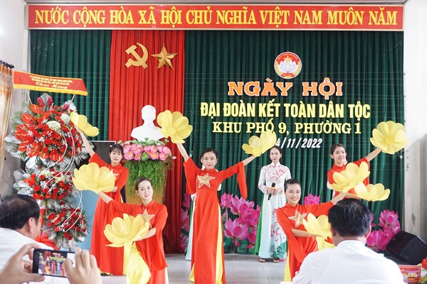 Bộ trưởng Nguyễn Văn Hùng dự Ngày hội Đại đoàn kết toàn dân tộc - Anh 2