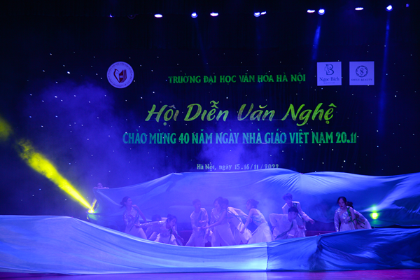 Đại học Văn hóa Hà Nội: Tưng bừng Hội diễn văn nghệ kỷ niệm 40 năm Ngày Nhà giáo Việt Nam - Anh 3