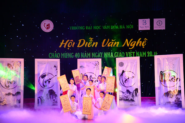 Đại học Văn hóa Hà Nội: Tưng bừng Hội diễn văn nghệ kỷ niệm 40 năm Ngày Nhà giáo Việt Nam - Anh 4