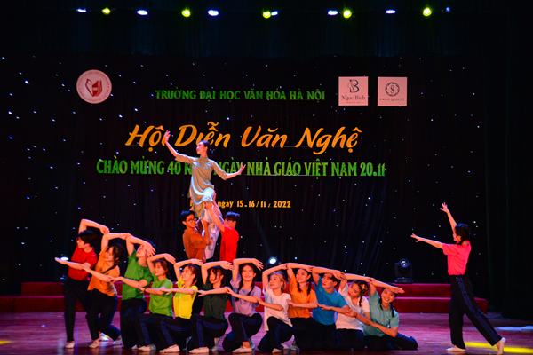 Đại học Văn hóa Hà Nội: Tưng bừng Hội diễn văn nghệ kỷ niệm 40 năm Ngày Nhà giáo Việt Nam - Anh 5