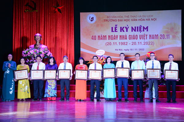 Tri ân kỷ niệm 40 năm Ngày Nhà giáo Việt Nam tại Trường Đại học Văn hóa Hà Nội - Anh 5