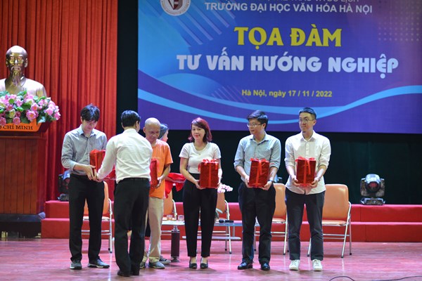 Tọa đàm Tư vấn hướng nghiệp 2022 tại Trường Đại học Văn Hóa Hà Nội - Anh 4