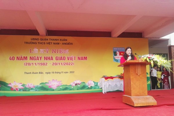 Đại sứ Algeria dự lễ kỷ niệm 40 năm ngày Nhà giáo Việt Nam tại Trường THCS Việt Nam – Angeria - Anh 2
