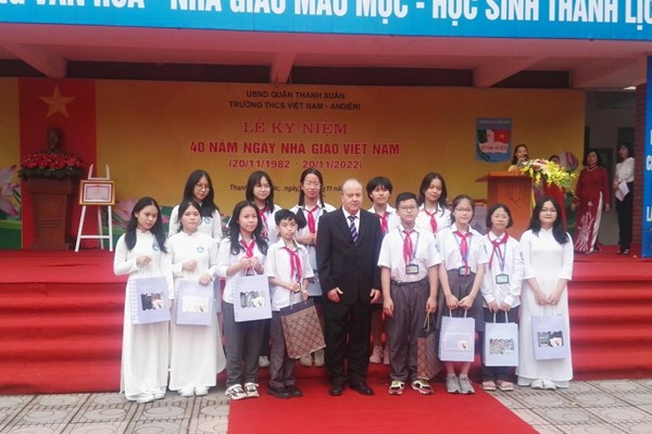 Đại sứ Algeria dự lễ kỷ niệm 40 năm ngày Nhà giáo Việt Nam tại Trường THCS Việt Nam – Angeria - Anh 5