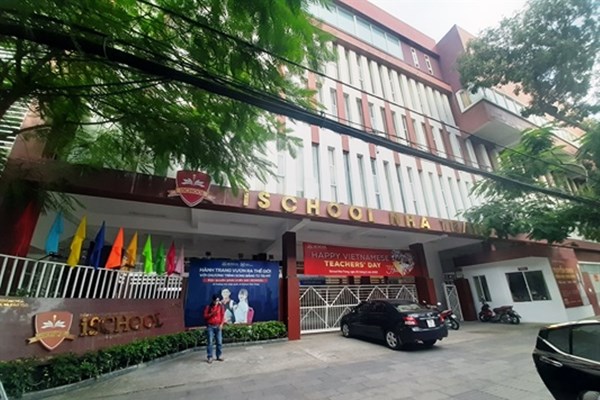 Vụ ngộ độc thức ăn ở Trường iSchool Nha Trang: 266 học sinh vẫn phải nằm viện điều trị - Anh 1