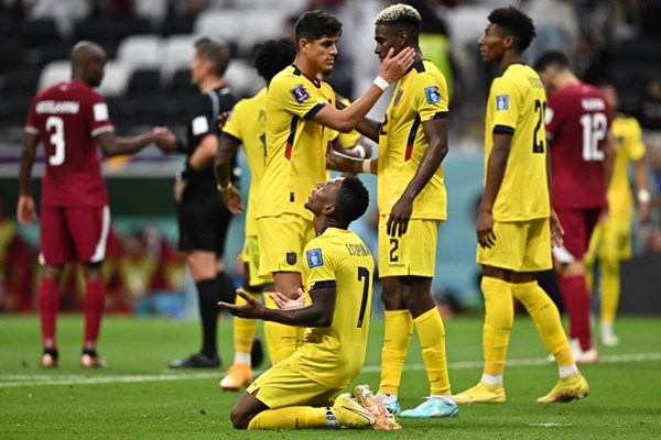 Ecuador đánh bại chủ nhà Qatar ở trận khai mạc World Cup 2022 - Anh 2