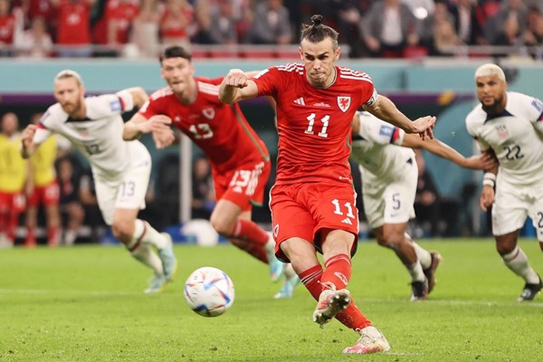 Tuyển Xứ Wales thoát thua trong lần trở lại World Cup sau 64 năm - Anh 2
