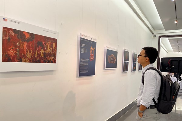 Triển lãm “Quỹ Bảo tồn văn hoá của Đại sứ Hoa Kỳ - hai thập kỷ hợp tác với Việt Nam” - Anh 4
