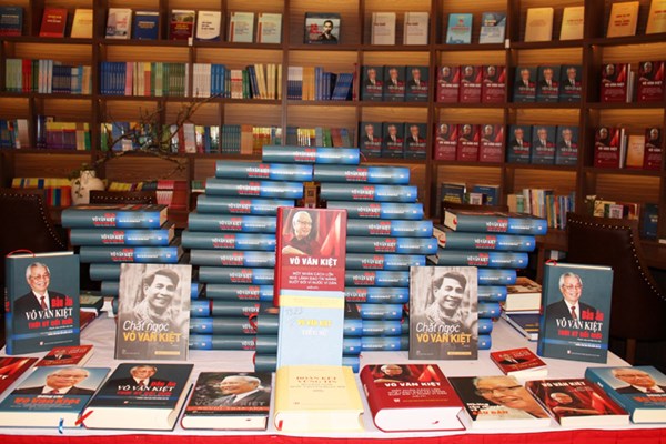 Tuần lễ trưng bày, giới thiệu sách và tư liệu về cố Thủ tướng Võ Văn Kiệt - Anh 1