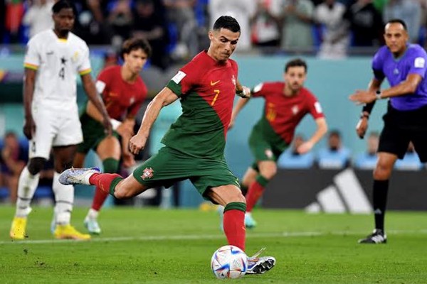 Ronaldo ghi bàn, Bồ Đào Nha thắng kịch tính Ghana - Anh 1