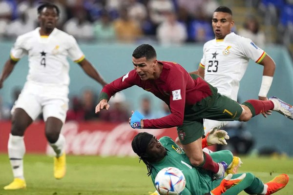 Ronaldo ghi bàn, Bồ Đào Nha thắng kịch tính Ghana - Anh 2