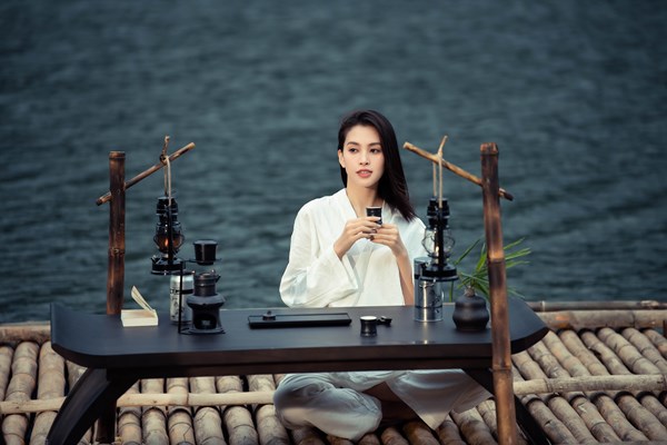 Hoa hậu Tiểu Vy, Á hậu Kim Duyên khoe sắc giữa đại ngàn M’Drak - Anh 2