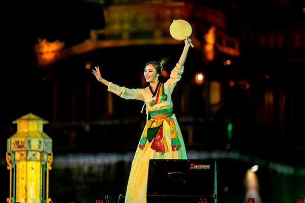 “Vũ khúc giao hòa”- chương trình nghệ thuật truyền thống Việt Nam- Hàn Quốc - Anh 7