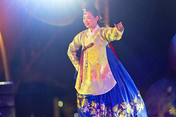 “Vũ khúc giao hòa”- chương trình nghệ thuật truyền thống Việt Nam- Hàn Quốc - Anh 8