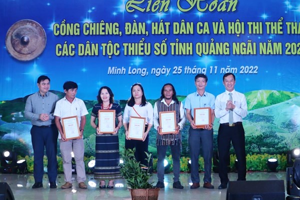 Liên hoan cồng chiêng, đàn hát dân ca các dân tộc thiểu số Quảng Ngãi - Anh 9