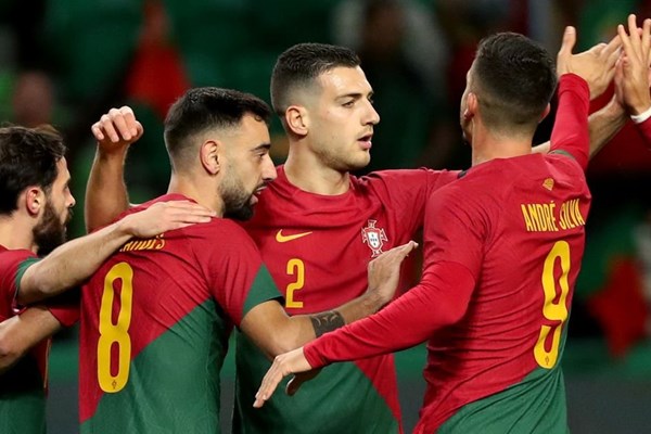 Bồ Đào Nha thắng trận thứ hai liên tiếp, giành vé vào vòng trong - Anh 2