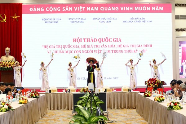 Khai mạc Hội thảo quốc gia “Hệ giá trị quốc gia, hệ giá trị văn hóa, hệ giá trị gia đình và chuẩn mực con người Việt Nam trong thời kỳ mới” - Anh 10