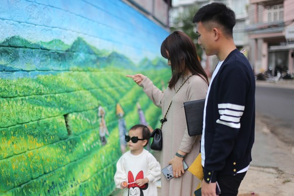 Lâm Đồng: Độc đáo bích họa trên các bờ taluy đường phố Đà Lạt, thu hút du khách - Anh 2