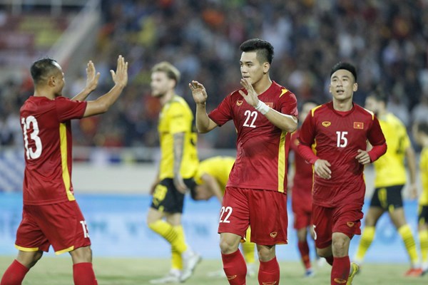 Tuyển Việt Nam ngược dòng đánh bại CLB Borussia Dortmund - Anh 5