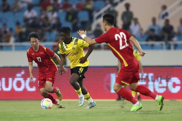 Tuyển Việt Nam ngược dòng đánh bại CLB Borussia Dortmund - Anh 4