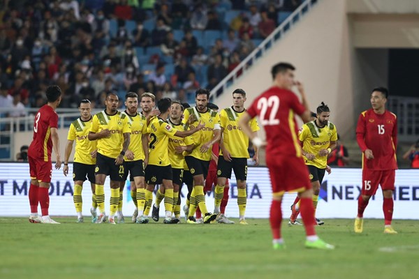 Tuyển Việt Nam ngược dòng đánh bại CLB Borussia Dortmund - Anh 2