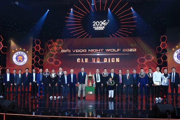 Nguyễn Văn Quyết đoạt danh hiệu Cầu thủ xuất sắc nhất V.League 2022 - Anh 1