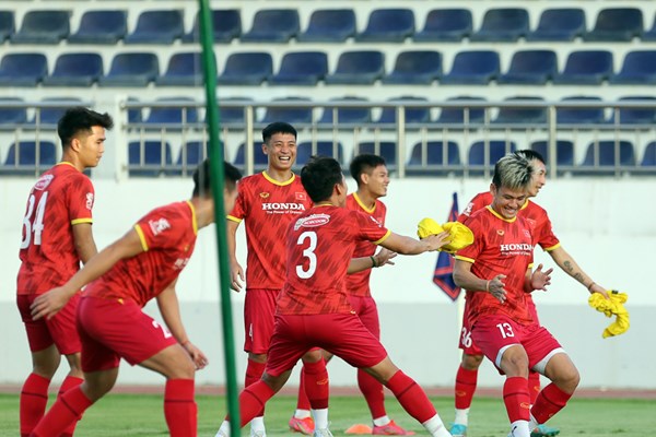 Tuyển Việt Nam tiếp tục tập luyện, chuẩn bị cho AFF Cup 2022 - Anh 1