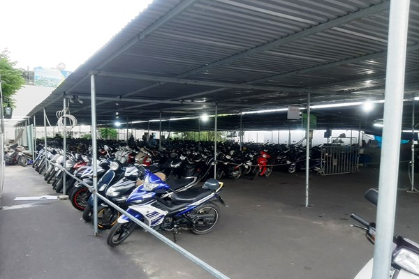 Bãi đỗ xe và sân bóng đá mini “mọc” trái phép trong Khu đô thị Phước Long, TP Nha Trang: Trách nhiệm thuộc chính quyền địa phương - Anh 1