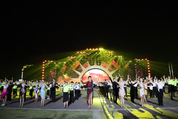Bộ trưởng Nguyễn Văn Hùng: Lễ khai mạc Đại hội Thể thao toàn quốc phải tạo điểm nhấn, mở đầu cho kỳ Đại hội tiếp nối thành công của SEA Games 31 - Anh 3