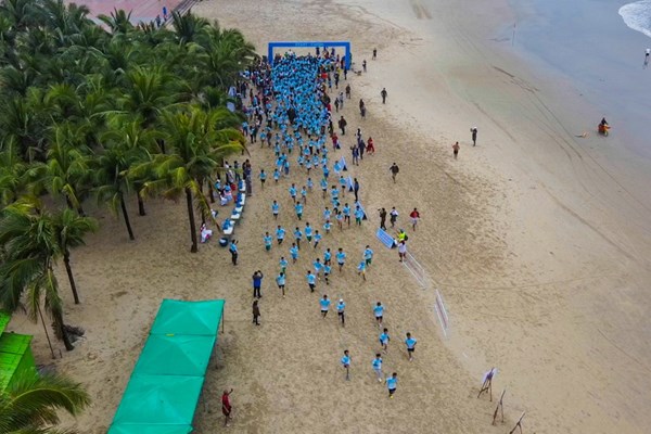 Đà Nẵng: Hơn 1.000 người chạy bộ tiếp sức phòng, chống thiên tai và biến đổi khí hậu - Anh 3