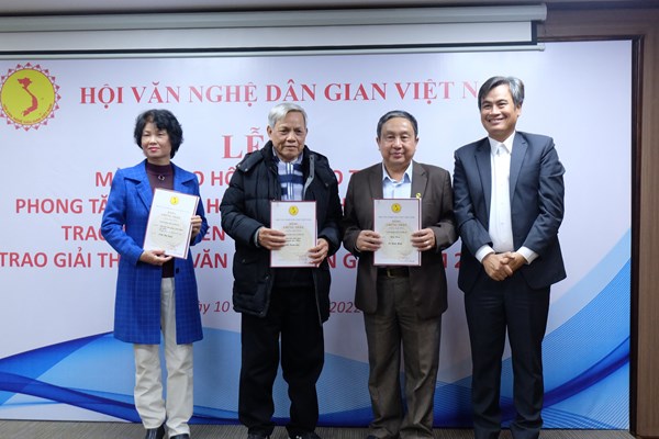 Hội Văn nghệ dân gian Việt Nam trao Giải thưởng năm 2022 cho 37 công trình, tác phẩm - Anh 6